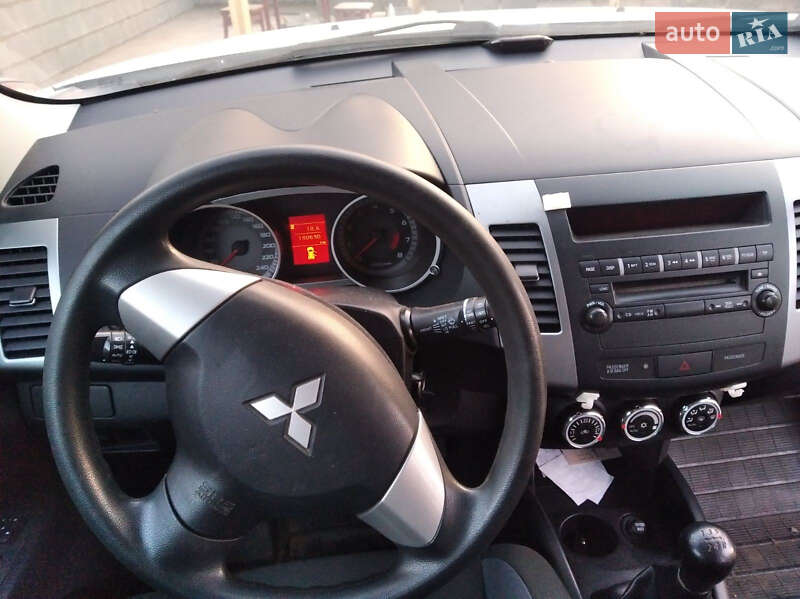 Позашляховик / Кросовер Mitsubishi Outlander XL 2010 в Полонному фото 7 Позашляховик / Кросовер Mitsubishi Outlander XL 2010 в Полонному