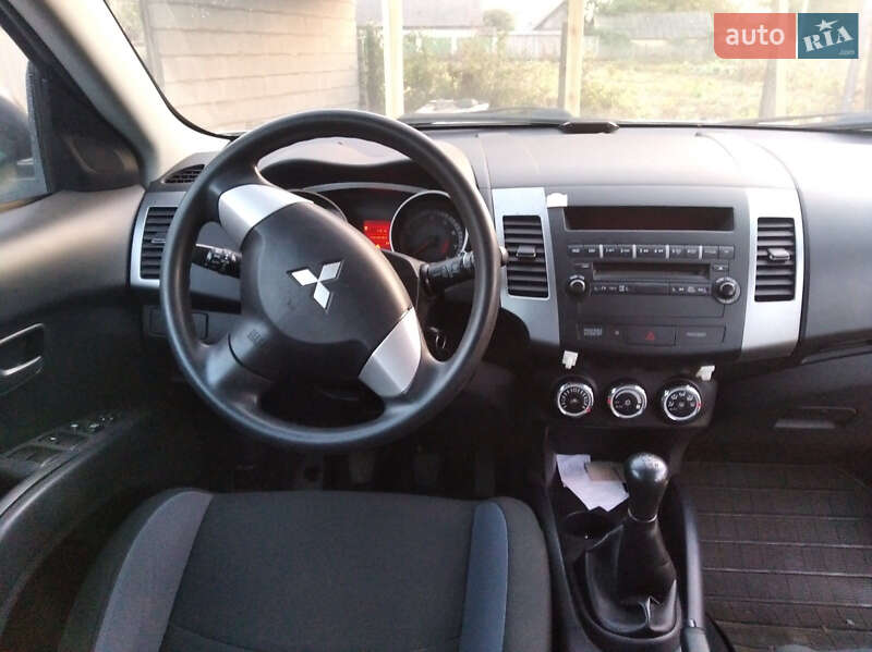 Позашляховик / Кросовер Mitsubishi Outlander XL 2010 в Полонному фото 10 Позашляховик / Кросовер Mitsubishi Outlander XL 2010 в Полонному