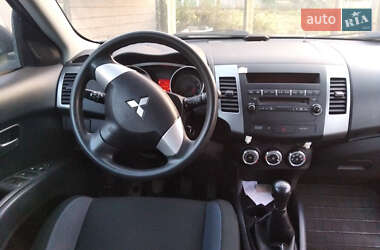 Внедорожник / Кроссовер Mitsubishi Outlander XL 2010 в 
