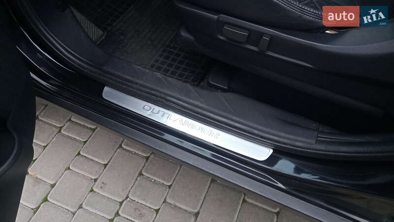 Позашляховик / Кросовер Mitsubishi Outlander XL 2008 в Чорноморську