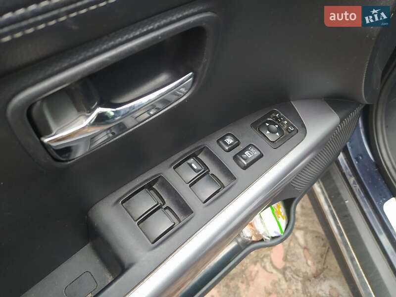 Внедорожник / Кроссовер Mitsubishi Outlander XL 2010 в Боярке