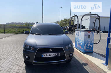 Позашляховик / Кросовер Mitsubishi Outlander XL 2011 в Києві