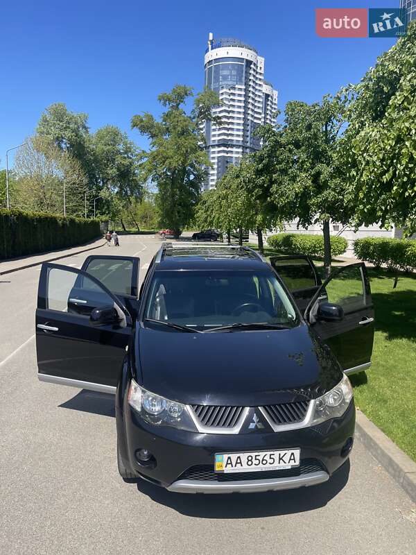 Позашляховик / Кросовер Mitsubishi Outlander XL 2007 в Києві