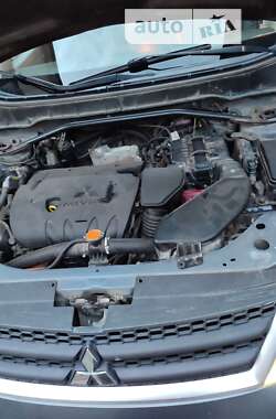 Внедорожник / Кроссовер Mitsubishi Outlander XL 2007 в 