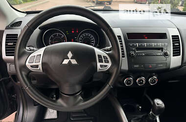 Позашляховик / Кросовер Mitsubishi Outlander XL 2012 в Стрию