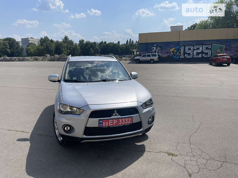 Позашляховик / Кросовер Mitsubishi Outlander XL 2010 в Харкові