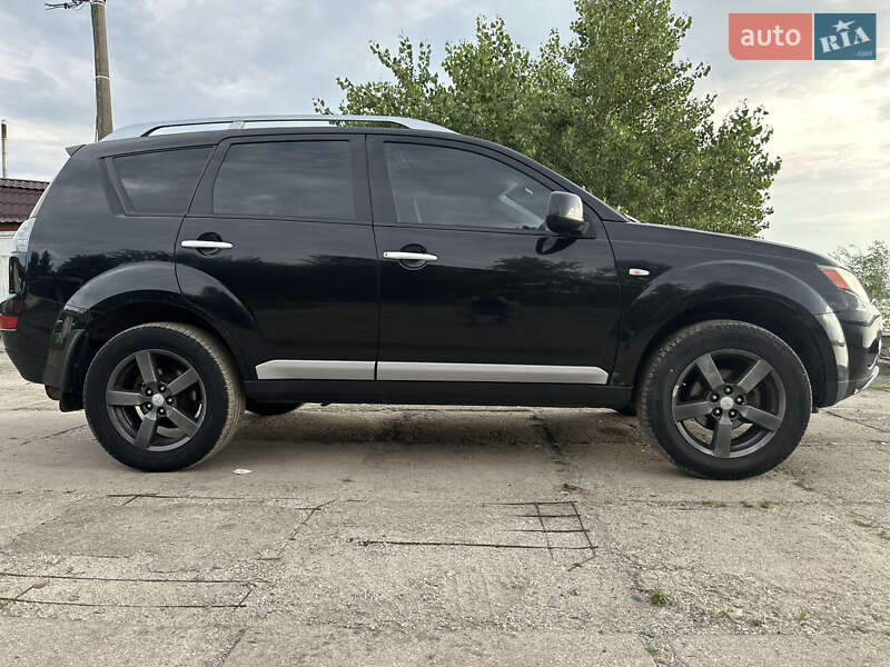 Внедорожник / Кроссовер Mitsubishi Outlander XL 2008 в Киеве