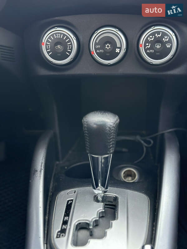 Внедорожник / Кроссовер Mitsubishi Outlander XL 2008 в Киеве