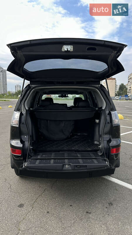 Внедорожник / Кроссовер Mitsubishi Outlander XL 2008 в Киеве