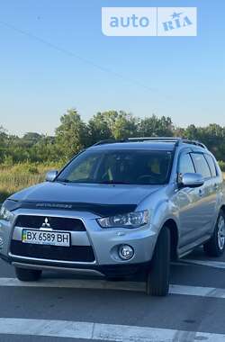 Позашляховик / Кросовер Mitsubishi Outlander XL 2012 в Хмельницькому