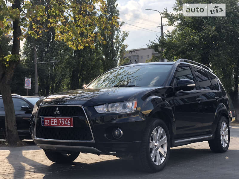 Позашляховик / Кросовер Mitsubishi Outlander XL 2011 в Луцьку