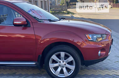 Внедорожник / Кроссовер Mitsubishi Outlander XL 2011 в Косове