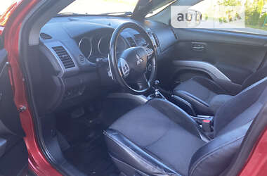 Внедорожник / Кроссовер Mitsubishi Outlander XL 2011 в Косове