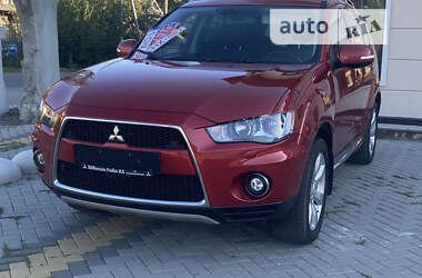 Внедорожник / Кроссовер Mitsubishi Outlander XL 2011 в Косове