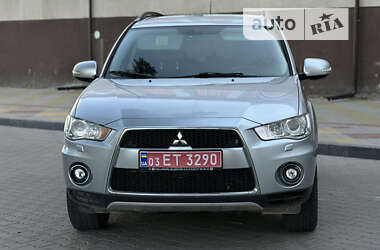 Позашляховик / Кросовер Mitsubishi Outlander XL 2011 в Звягелі