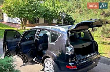 Внедорожник / Кроссовер Mitsubishi Outlander XL 2010 в 