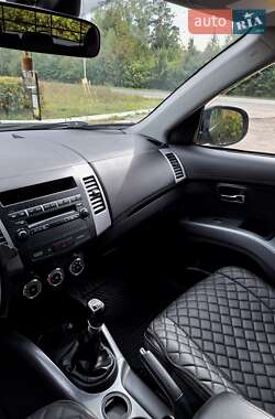 Внедорожник / Кроссовер Mitsubishi Outlander XL 2010 в Ковеле