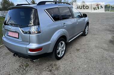 Позашляховик / Кросовер Mitsubishi Outlander XL 2012 в Калуші