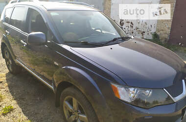 Позашляховик / Кросовер Mitsubishi Outlander XL 2008 в Києві