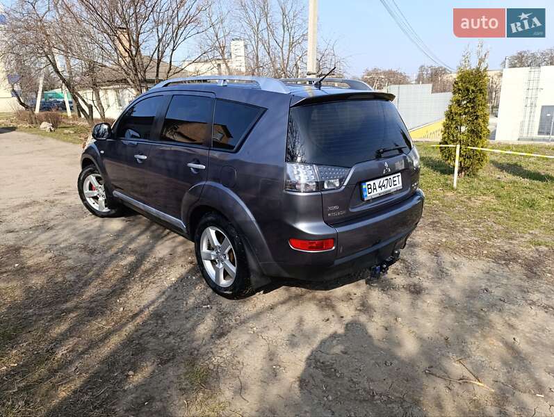 Позашляховик / Кросовер Mitsubishi Outlander XL 2008 в Кропивницькому