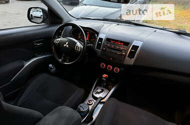 Позашляховик / Кросовер Mitsubishi Outlander XL 2009 в Києві