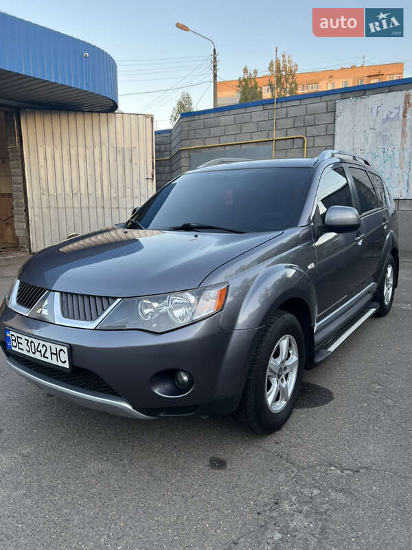 Внедорожник / Кроссовер Mitsubishi Outlander XL 2009 в Николаеве