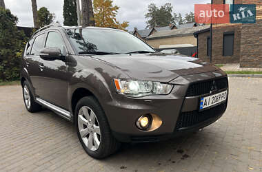 Позашляховик / Кросовер Mitsubishi Outlander XL 2010 в Києві