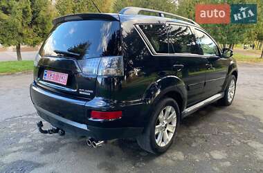 Позашляховик / Кросовер Mitsubishi Outlander XL 2011 в Рівному