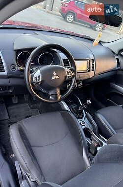 Внедорожник / Кроссовер Mitsubishi Outlander XL 2012 в Радомышле