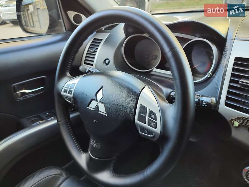 Позашляховик / Кросовер Mitsubishi Outlander XL 2008 в Івано-Франківську
