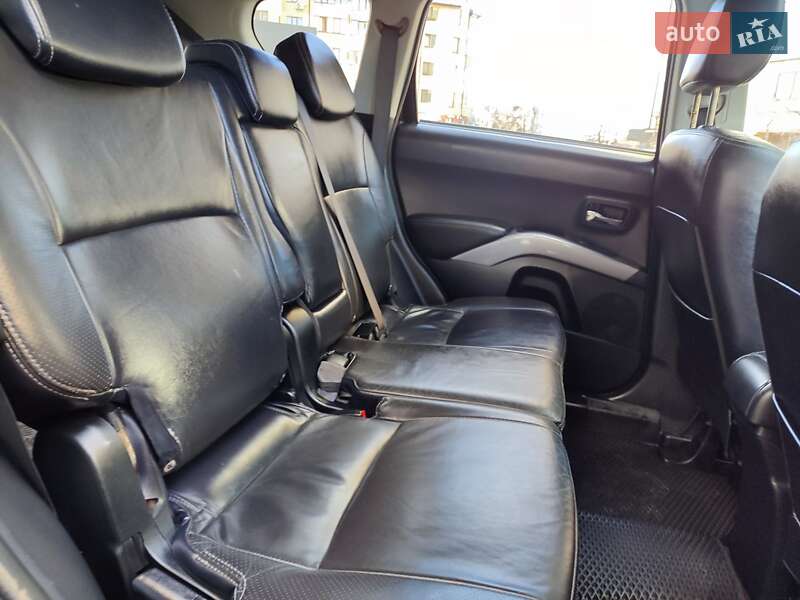Позашляховик / Кросовер Mitsubishi Outlander XL 2008 в Івано-Франківську