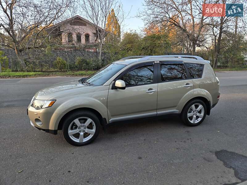 Внедорожник / Кроссовер Mitsubishi Outlander XL 2008 в Одессе