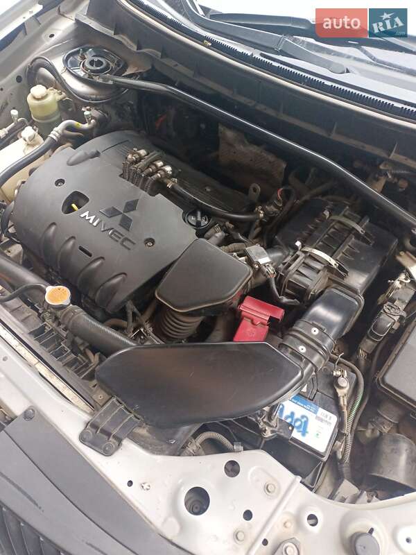 Внедорожник / Кроссовер Mitsubishi Outlander XL 2008 в Ромнах
