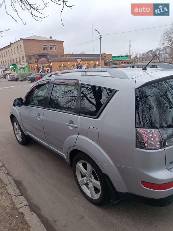 Внедорожник / Кроссовер Mitsubishi Outlander XL 2008 в Ромнах