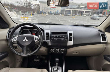 Позашляховик / Кросовер Mitsubishi Outlander XL 2008 в Броварах