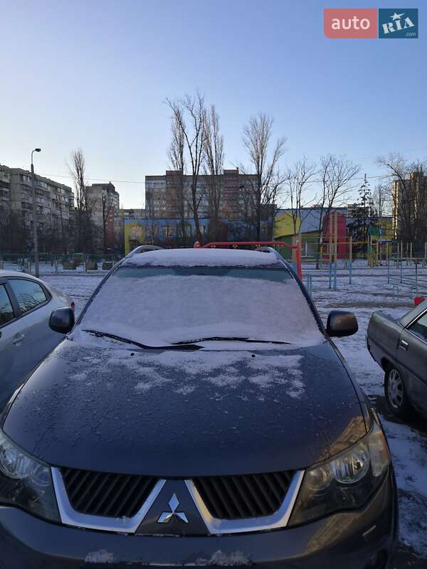 Позашляховик / Кросовер Mitsubishi Outlander XL 2008 в Києві