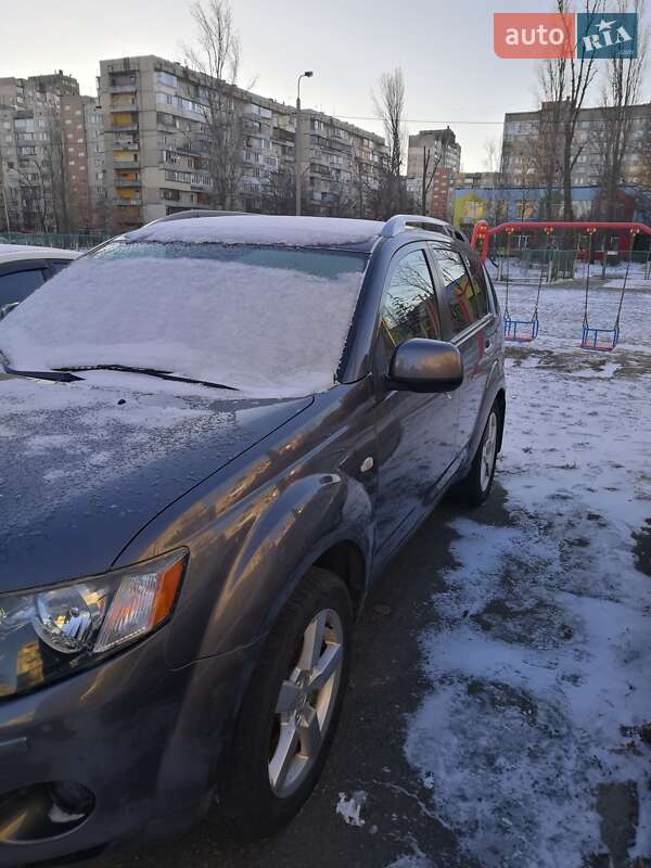 Позашляховик / Кросовер Mitsubishi Outlander XL 2008 в Києві