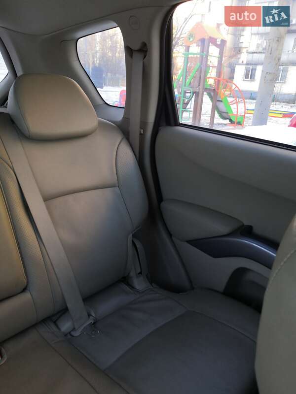 Позашляховик / Кросовер Mitsubishi Outlander XL 2008 в Києві