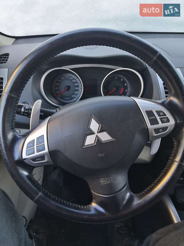 Позашляховик / Кросовер Mitsubishi Outlander XL 2008 в Києві