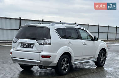 Позашляховик / Кросовер Mitsubishi Outlander XL 2010 в Луцьку