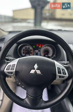 Позашляховик / Кросовер Mitsubishi Outlander XL 2010 в Луцьку