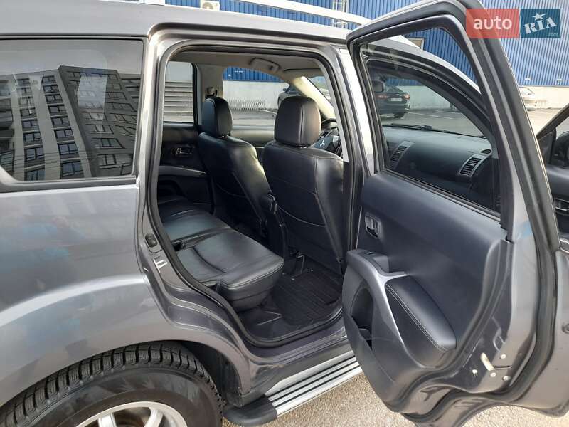 Внедорожник / Кроссовер Mitsubishi Outlander XL 2007 в Львове