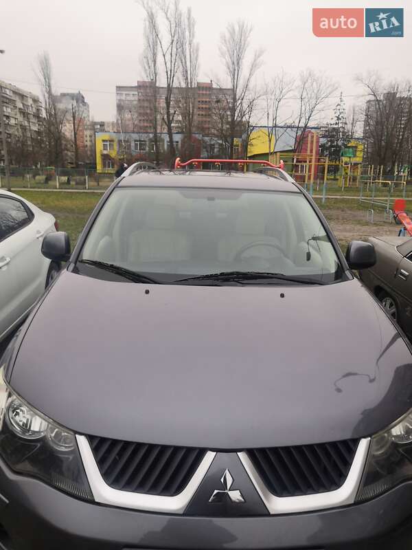 Позашляховик / Кросовер Mitsubishi Outlander XL 2008 в Києві