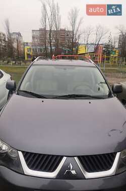 Позашляховик / Кросовер Mitsubishi Outlander XL 2008 в Києві