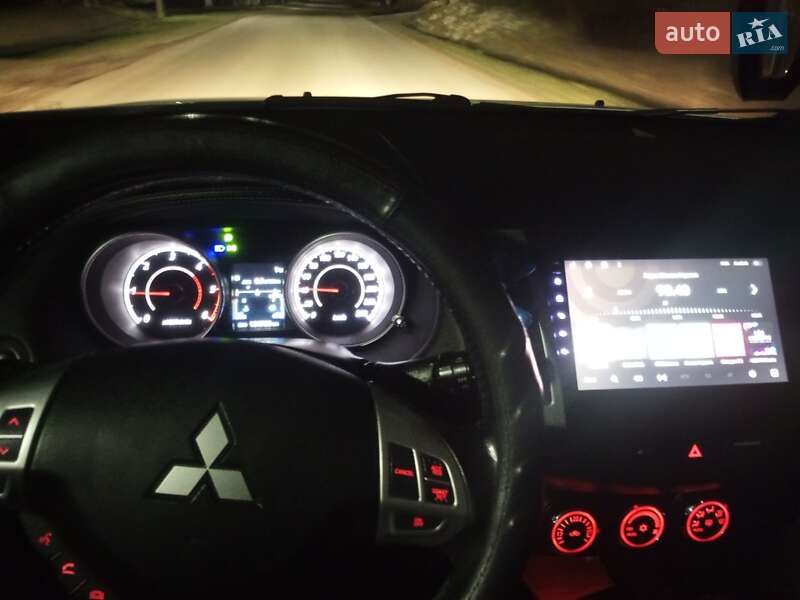 Позашляховик / Кросовер Mitsubishi Outlander XL 2010 в Городку