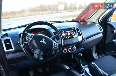 Внедорожник / Кроссовер Mitsubishi Outlander XL 2010 в Стрые