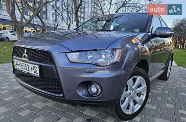 Позашляховик / Кросовер Mitsubishi Outlander XL 2010 в Одесі