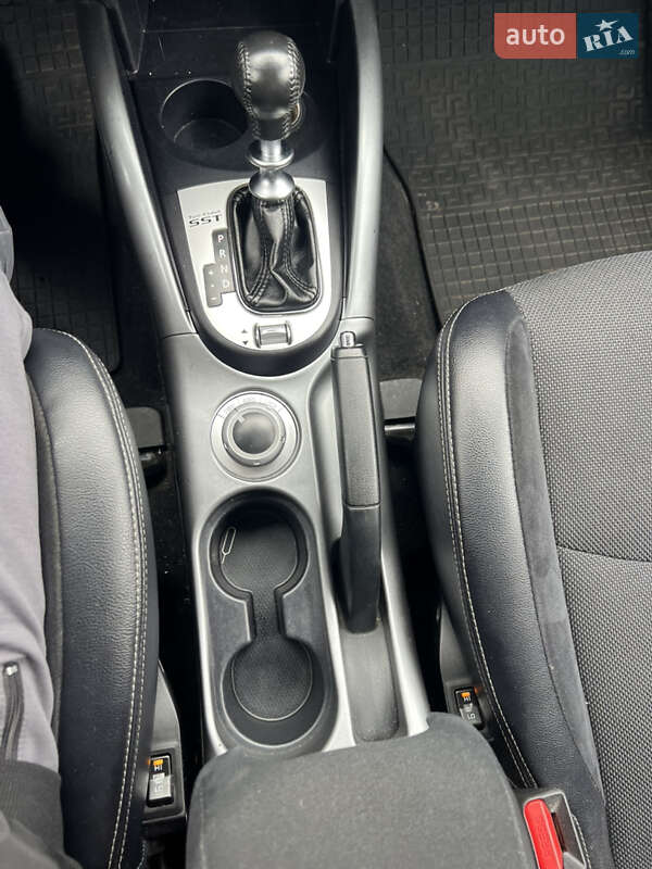Внедорожник / Кроссовер Mitsubishi Outlander XL 2010 в Ровно