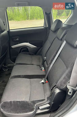 Позашляховик / Кросовер Mitsubishi Outlander XL 2010 в 