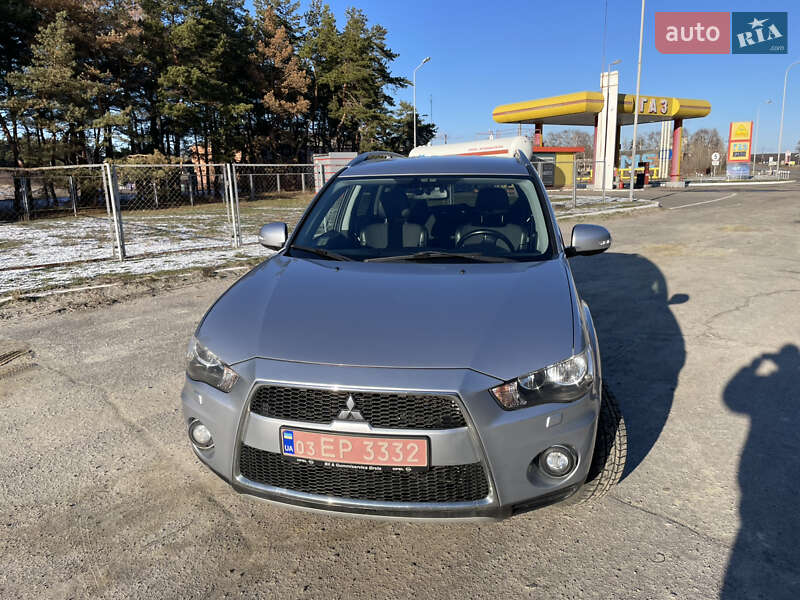 Позашляховик / Кросовер Mitsubishi Outlander XL 2010 в Харкові